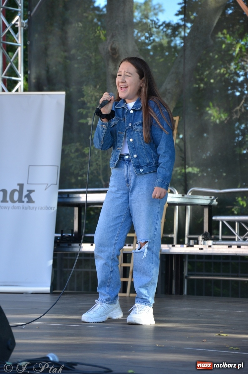 Zdjęcie w galerii na portalu naszraciborz.pl: MDK pochwalił się osiągnięciami na festynie na zamku wiadomości z regionu