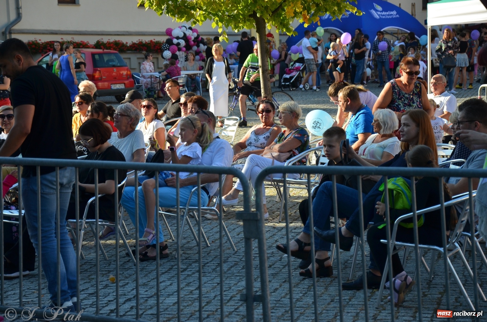 Zdjęcie w galerii na portalu naszraciborz.pl: MDK pochwalił się osiągnięciami na festynie na zamku wiadomości z regionu