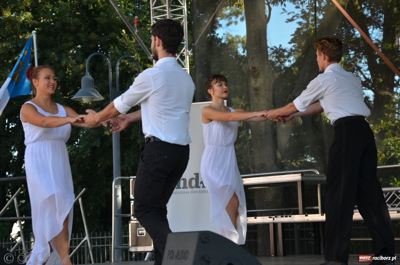 Zdjęcie w galerii na portalu naszraciborz.pl: MDK pochwalił się osiągnięciami na festynie na zamku wiadomości z regionu