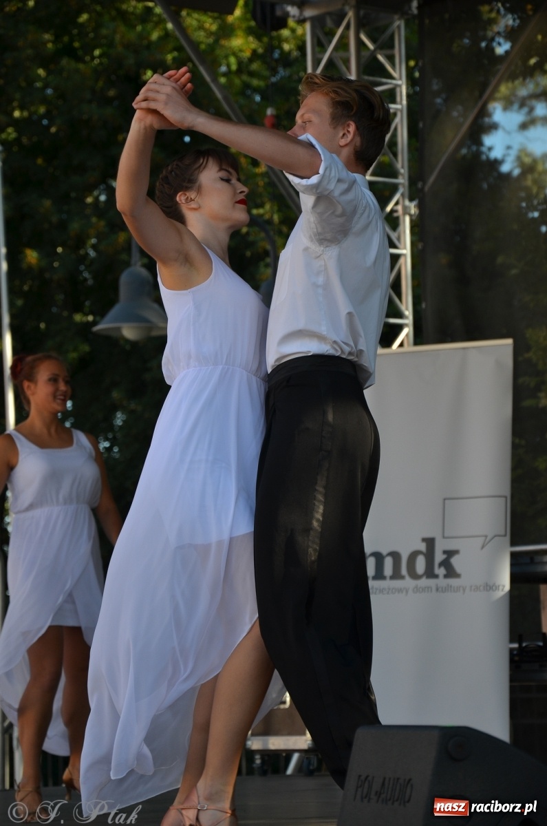 Zdjęcie w galerii na portalu naszraciborz.pl: MDK pochwalił się osiągnięciami na festynie na zamku wiadomości z regionu