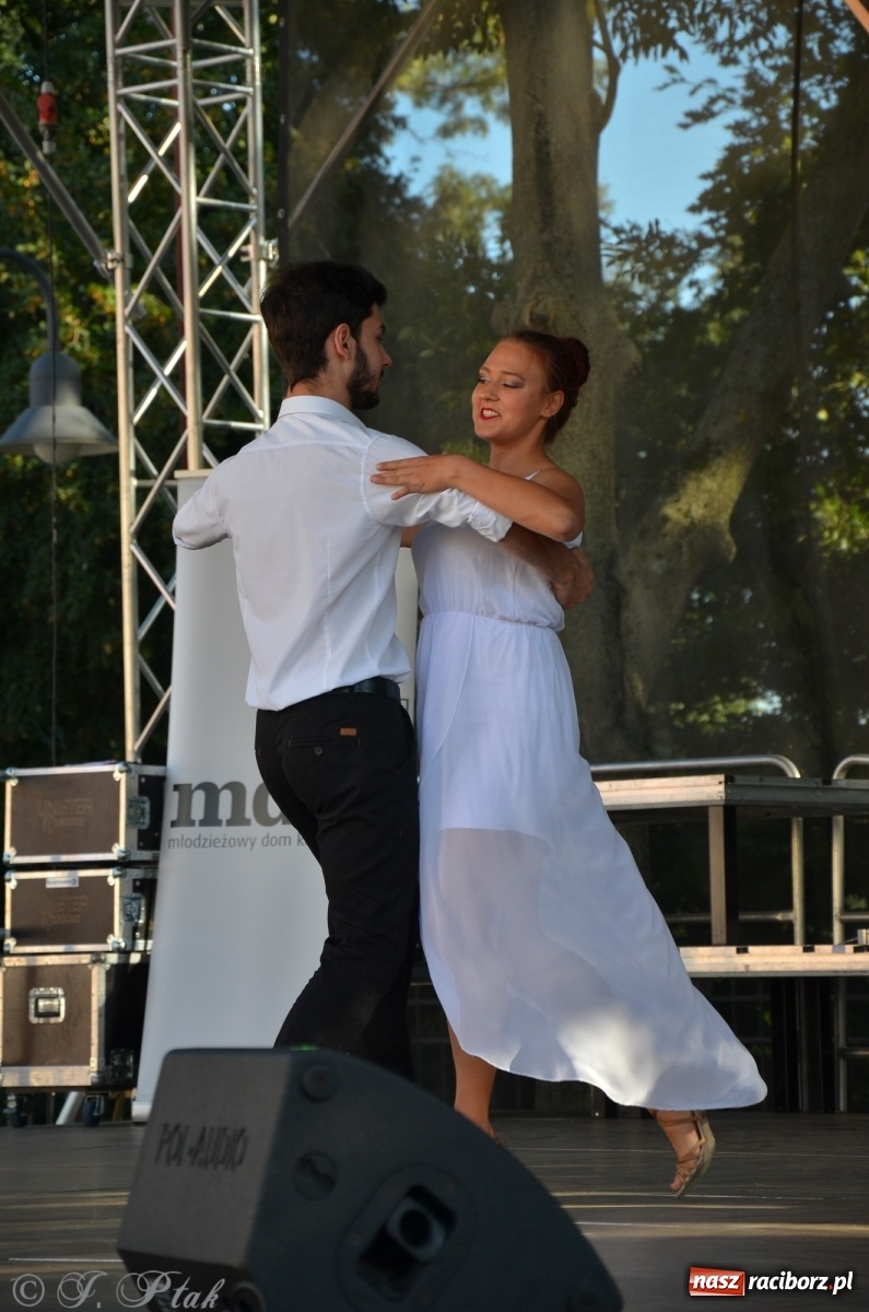 Zdjęcie w galerii na portalu naszraciborz.pl: MDK pochwalił się osiągnięciami na festynie na zamku wiadomości z regionu