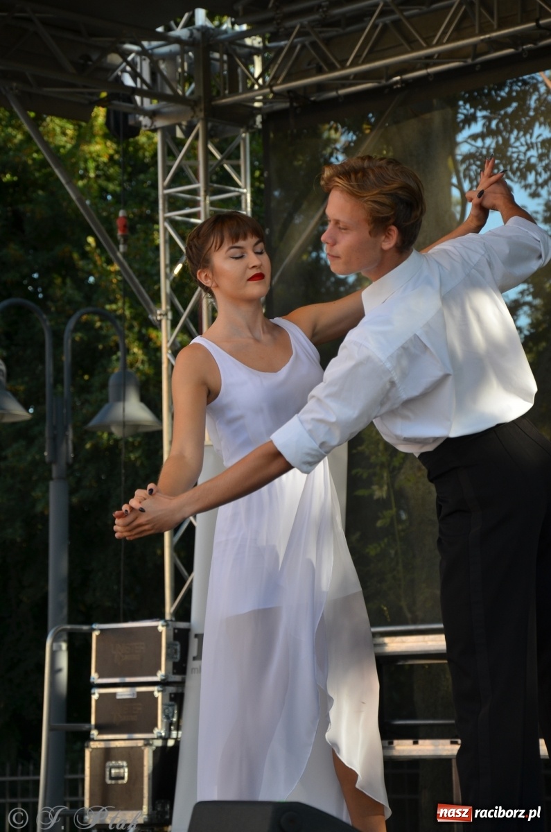 Zdjęcie w galerii na portalu naszraciborz.pl: MDK pochwalił się osiągnięciami na festynie na zamku wiadomości z regionu