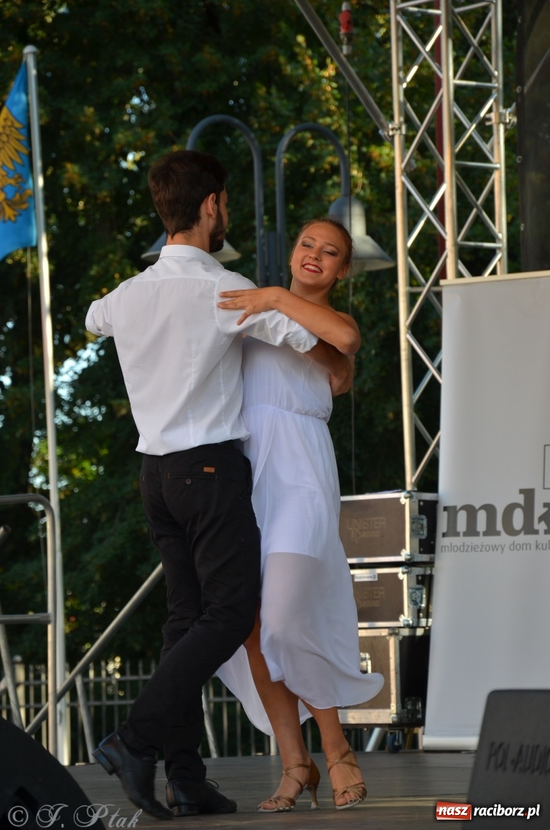 Zdjęcie w galerii na portalu naszraciborz.pl: MDK pochwalił się osiągnięciami na festynie na zamku wiadomości z regionu