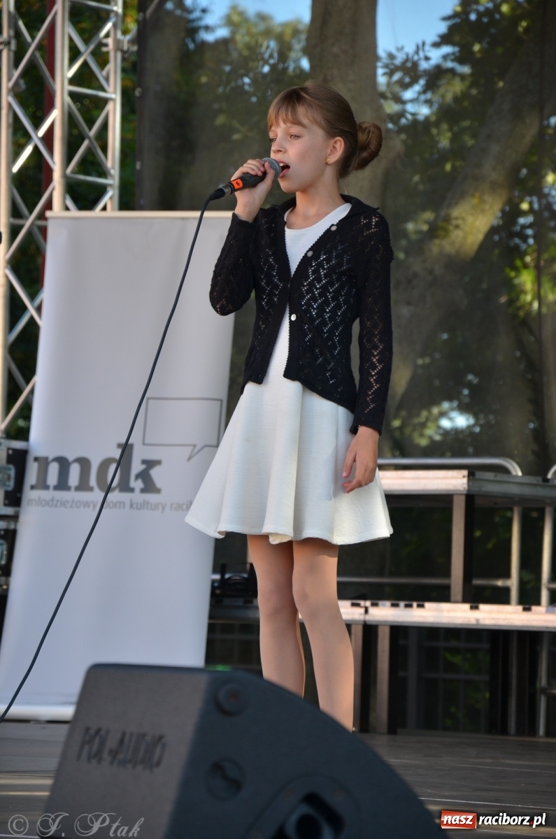 Zdjęcie w galerii na portalu naszraciborz.pl: MDK pochwalił się osiągnięciami na festynie na zamku wiadomości z regionu