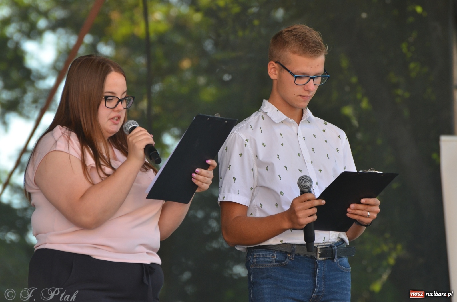 Zdjęcie w galerii na portalu naszraciborz.pl: MDK pochwalił się osiągnięciami na festynie na zamku wiadomości z regionu