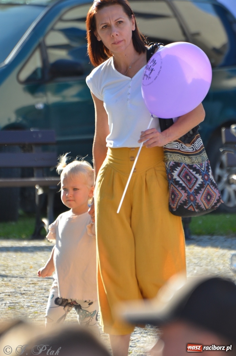 Zdjęcie w galerii na portalu naszraciborz.pl: MDK pochwalił się osiągnięciami na festynie na zamku wiadomości z regionu