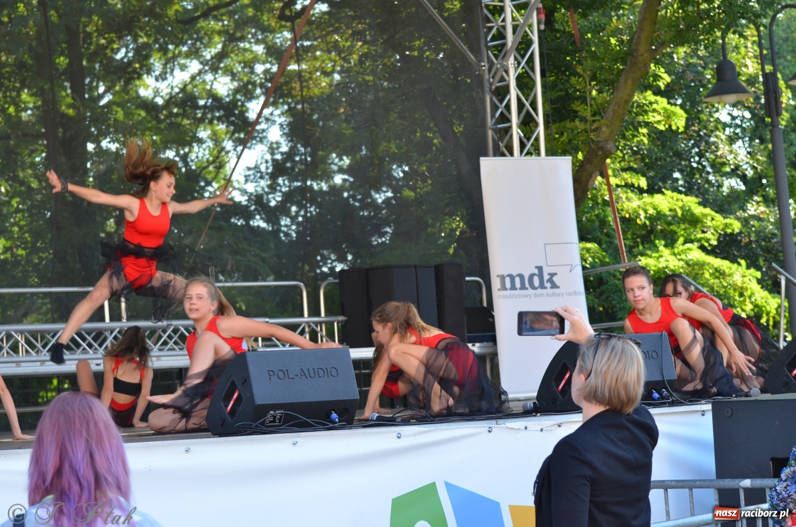 Zdjęcie w galerii na portalu naszraciborz.pl: MDK pochwalił się osiągnięciami na festynie na zamku wiadomości z regionu