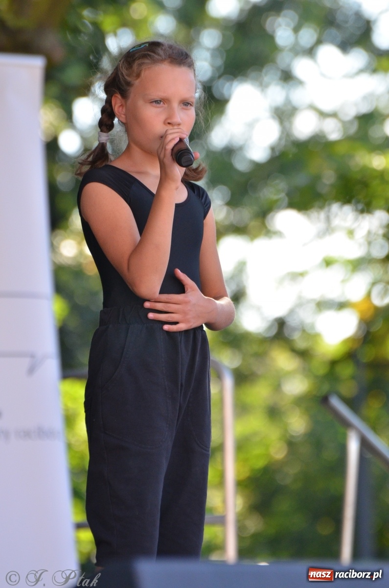 Zdjęcie w galerii na portalu naszraciborz.pl: MDK pochwalił się osiągnięciami na festynie na zamku wiadomości z regionu