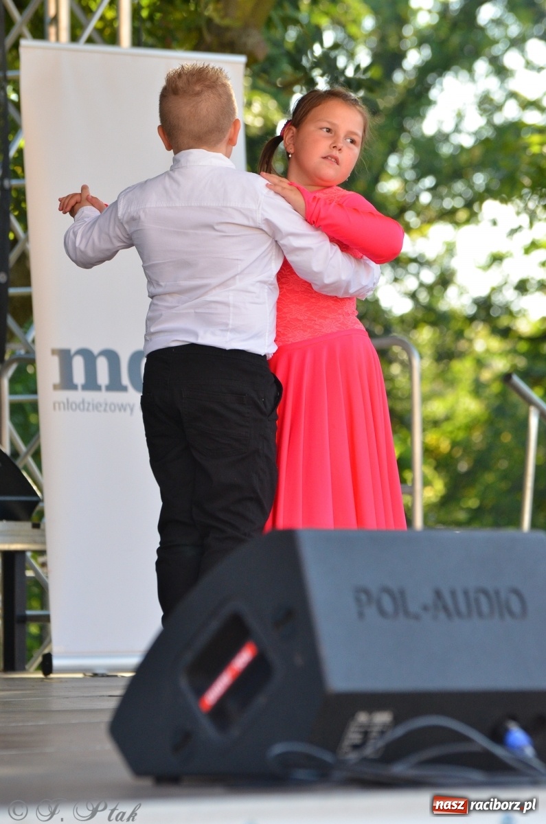 Zdjęcie w galerii na portalu naszraciborz.pl: MDK pochwalił się osiągnięciami na festynie na zamku wiadomości z regionu