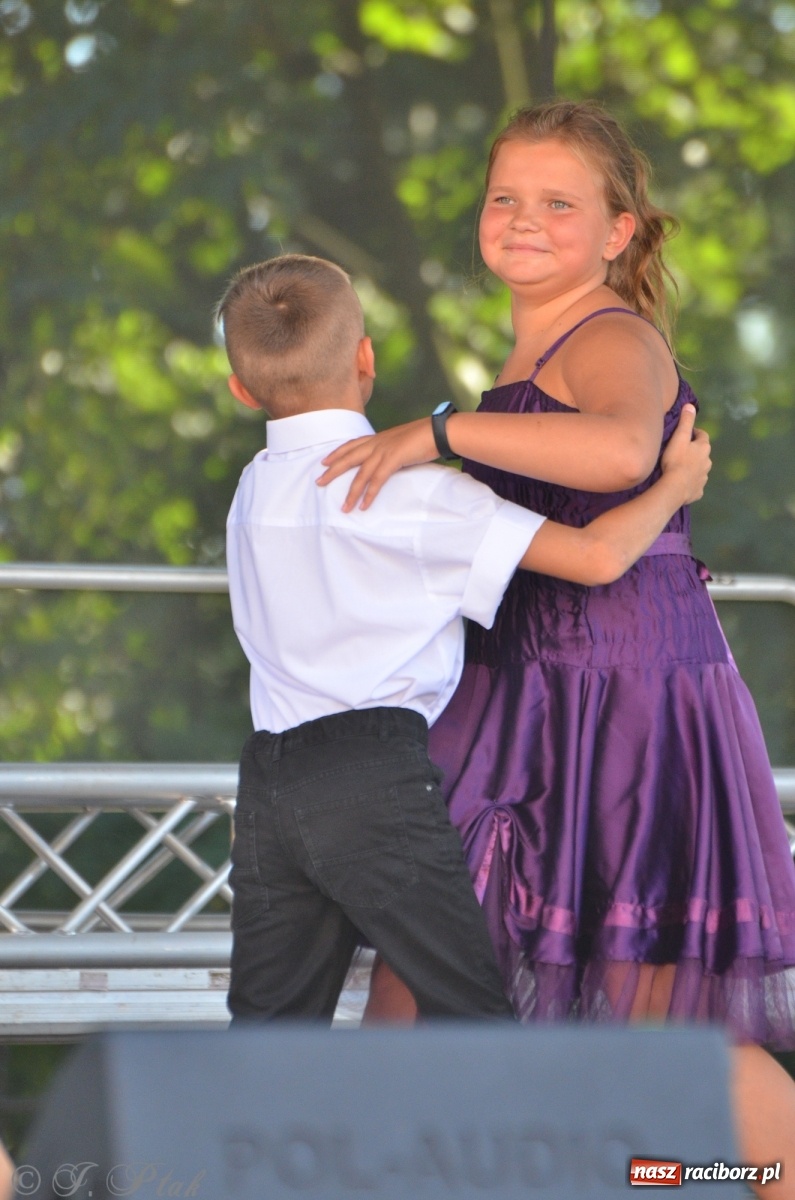 Zdjęcie w galerii na portalu naszraciborz.pl: MDK pochwalił się osiągnięciami na festynie na zamku wiadomości z regionu