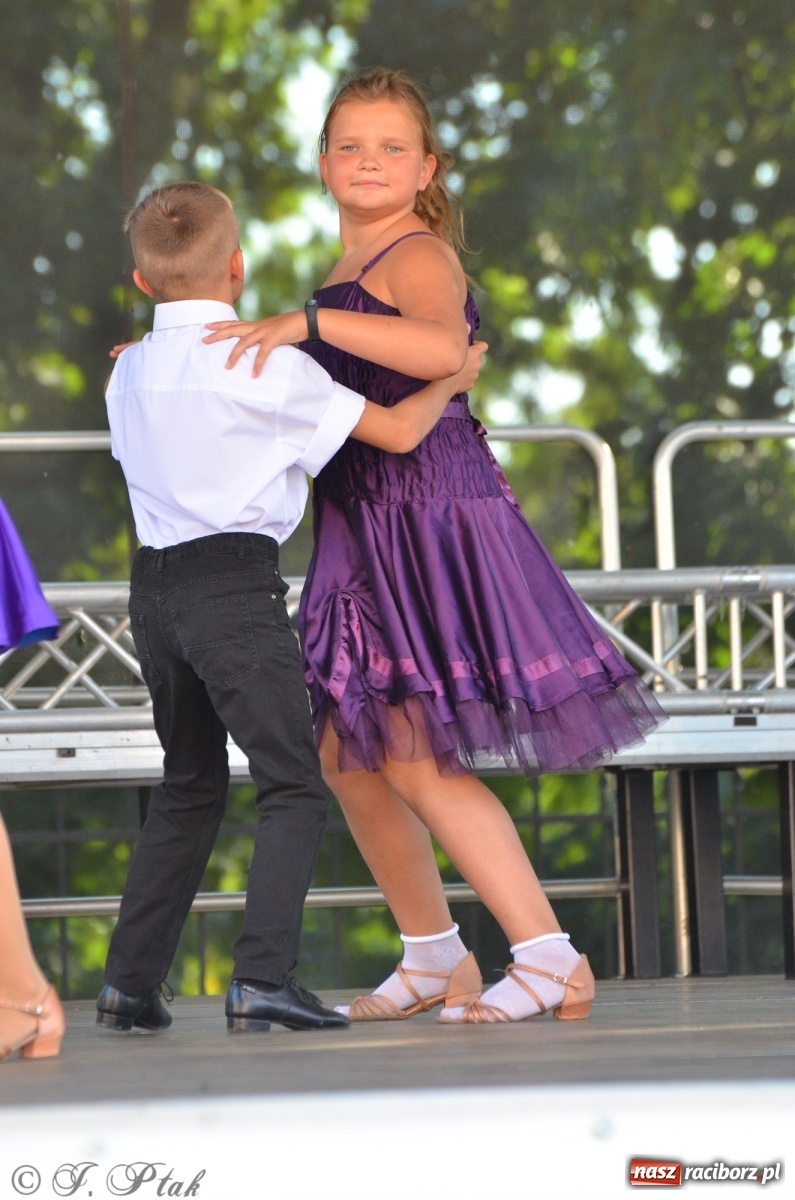 Zdjęcie w galerii na portalu naszraciborz.pl: MDK pochwalił się osiągnięciami na festynie na zamku wiadomości z regionu