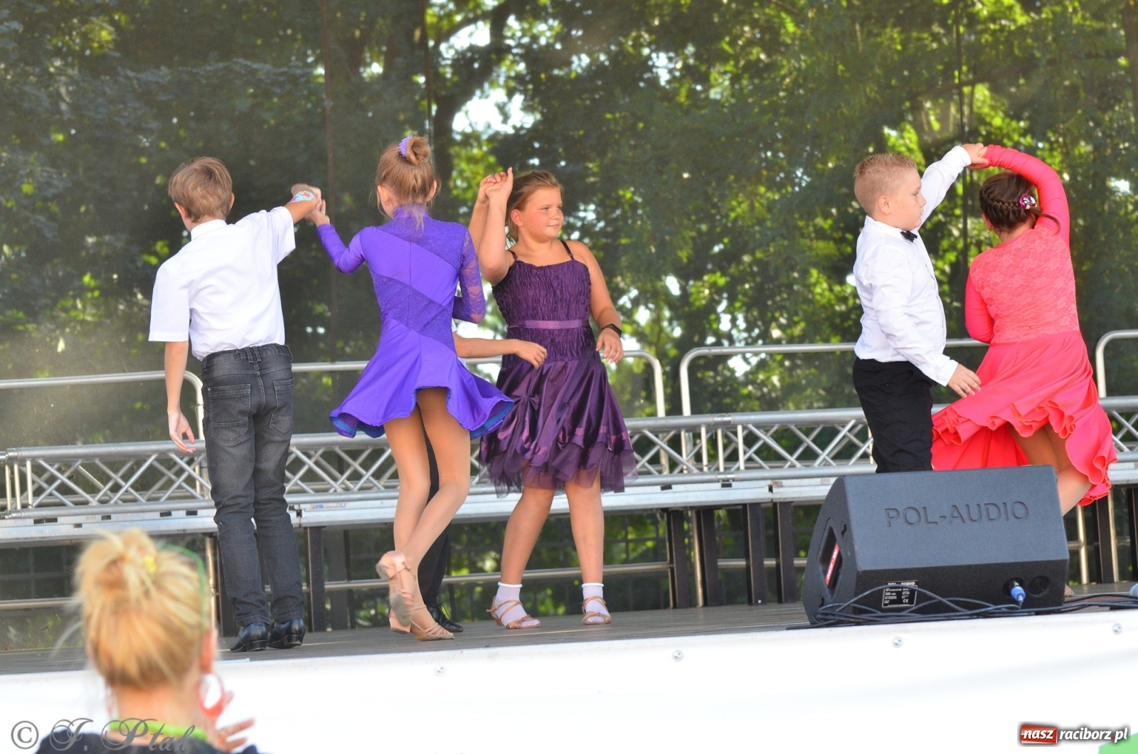 Zdjęcie w galerii na portalu naszraciborz.pl: MDK pochwalił się osiągnięciami na festynie na zamku wiadomości z regionu