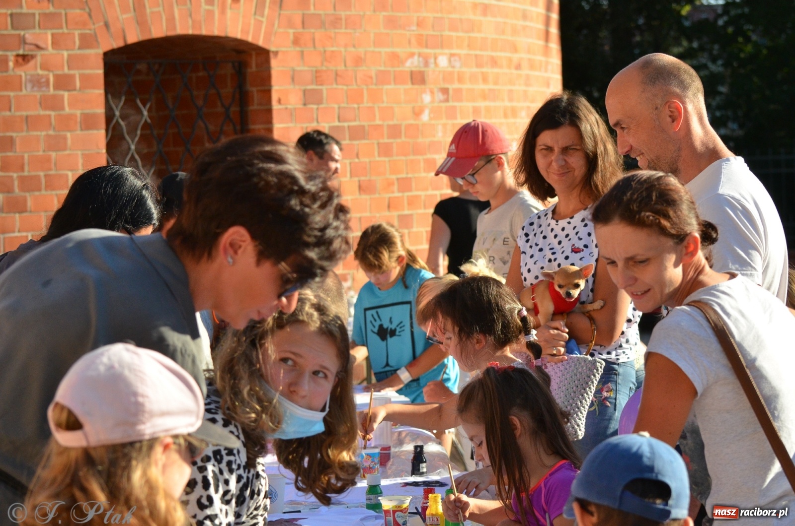 Zdjęcie w galerii na portalu naszraciborz.pl: MDK pochwalił się osiągnięciami na festynie na zamku wiadomości z regionu