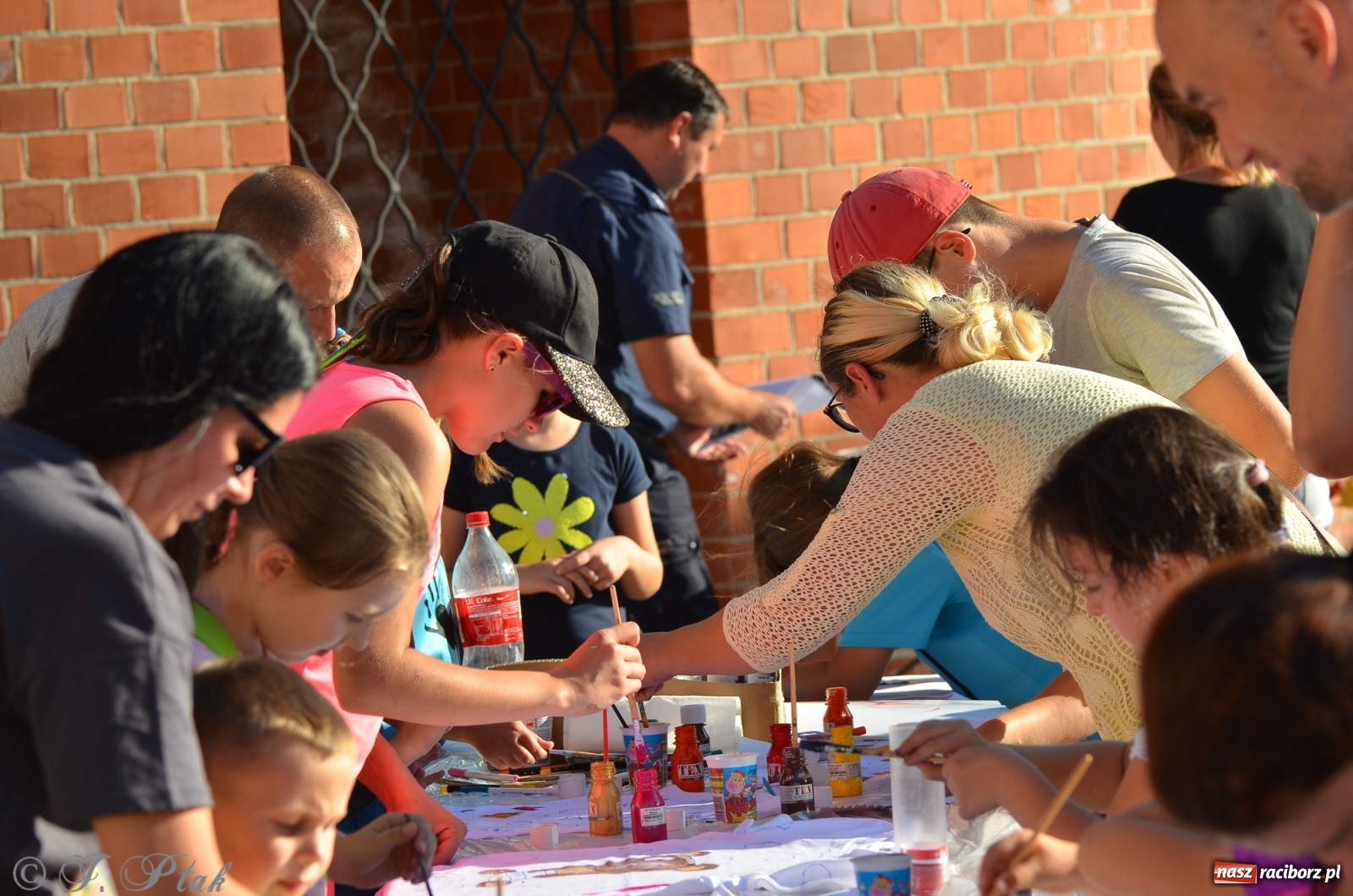 Zdjęcie w galerii na portalu naszraciborz.pl: MDK pochwalił się osiągnięciami na festynie na zamku wiadomości z regionu