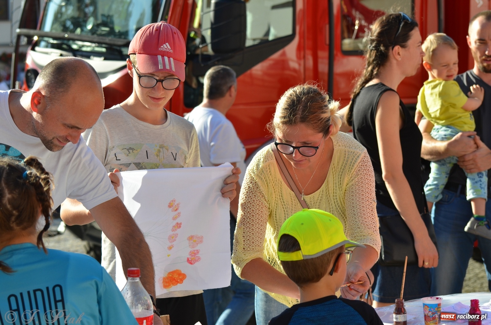 Zdjęcie w galerii na portalu naszraciborz.pl: MDK pochwalił się osiągnięciami na festynie na zamku wiadomości z regionu