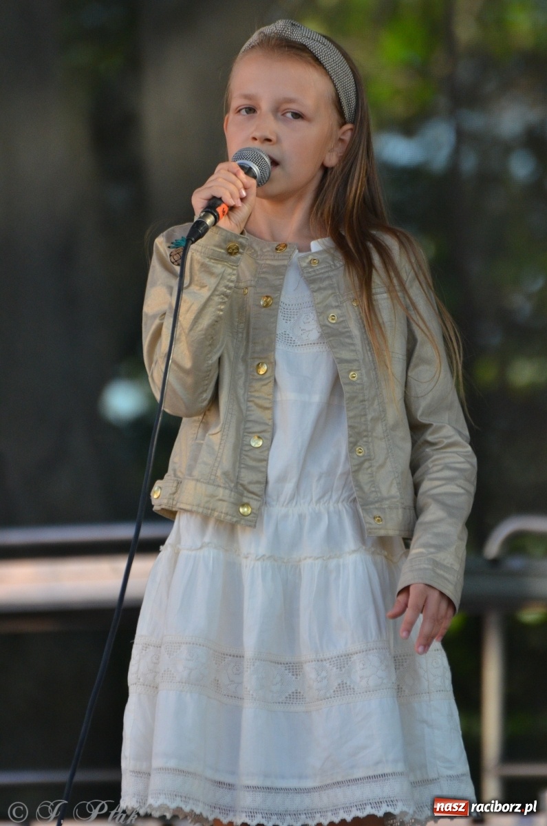 Zdjęcie w galerii na portalu naszraciborz.pl: MDK pochwalił się osiągnięciami na festynie na zamku wiadomości z regionu