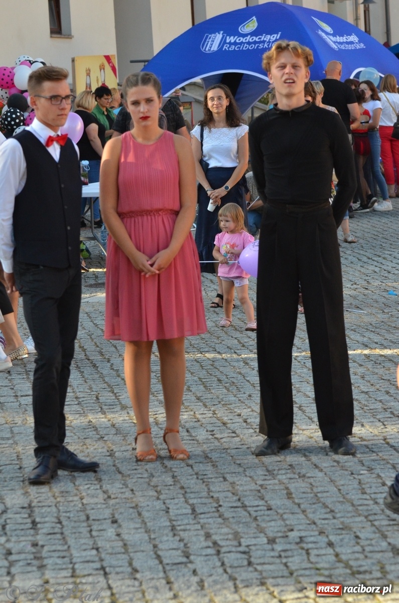 Zdjęcie w galerii na portalu naszraciborz.pl: MDK pochwalił się osiągnięciami na festynie na zamku wiadomości z regionu