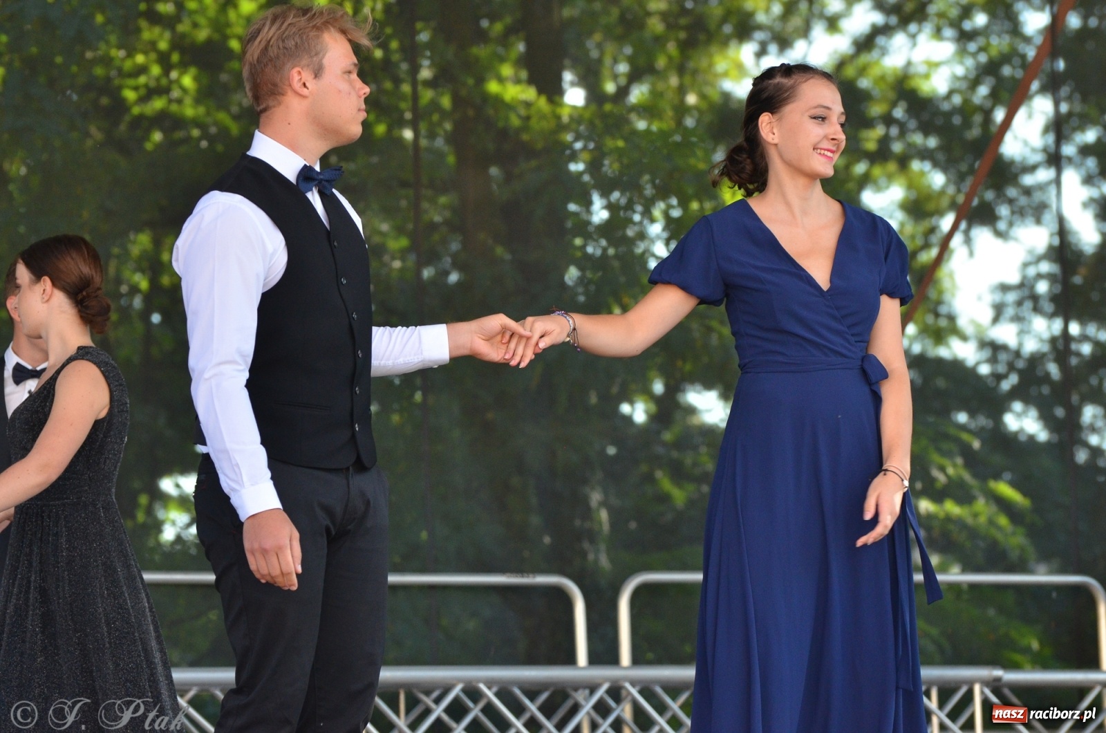 Zdjęcie w galerii na portalu naszraciborz.pl: MDK pochwalił się osiągnięciami na festynie na zamku wiadomości z regionu