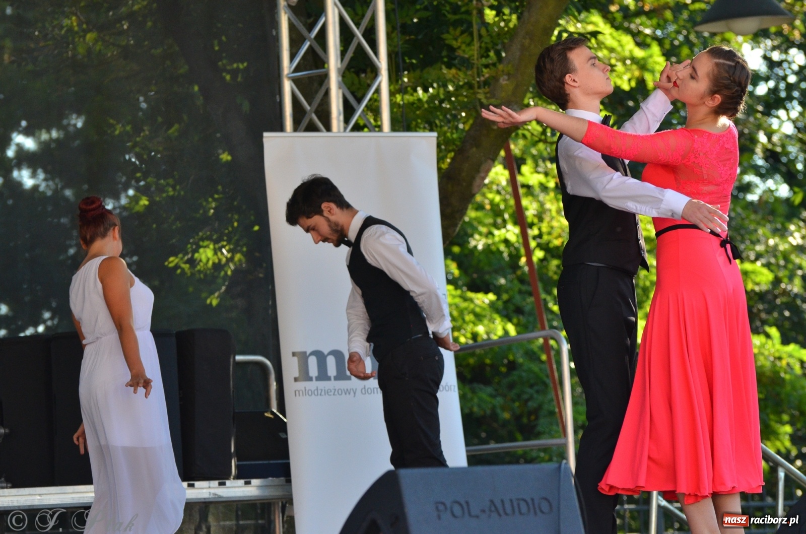 Zdjęcie w galerii na portalu naszraciborz.pl: MDK pochwalił się osiągnięciami na festynie na zamku wiadomości z regionu