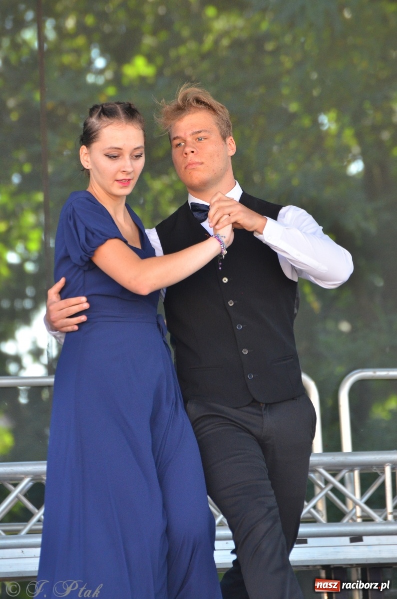 Zdjęcie w galerii na portalu naszraciborz.pl: MDK pochwalił się osiągnięciami na festynie na zamku wiadomości z regionu