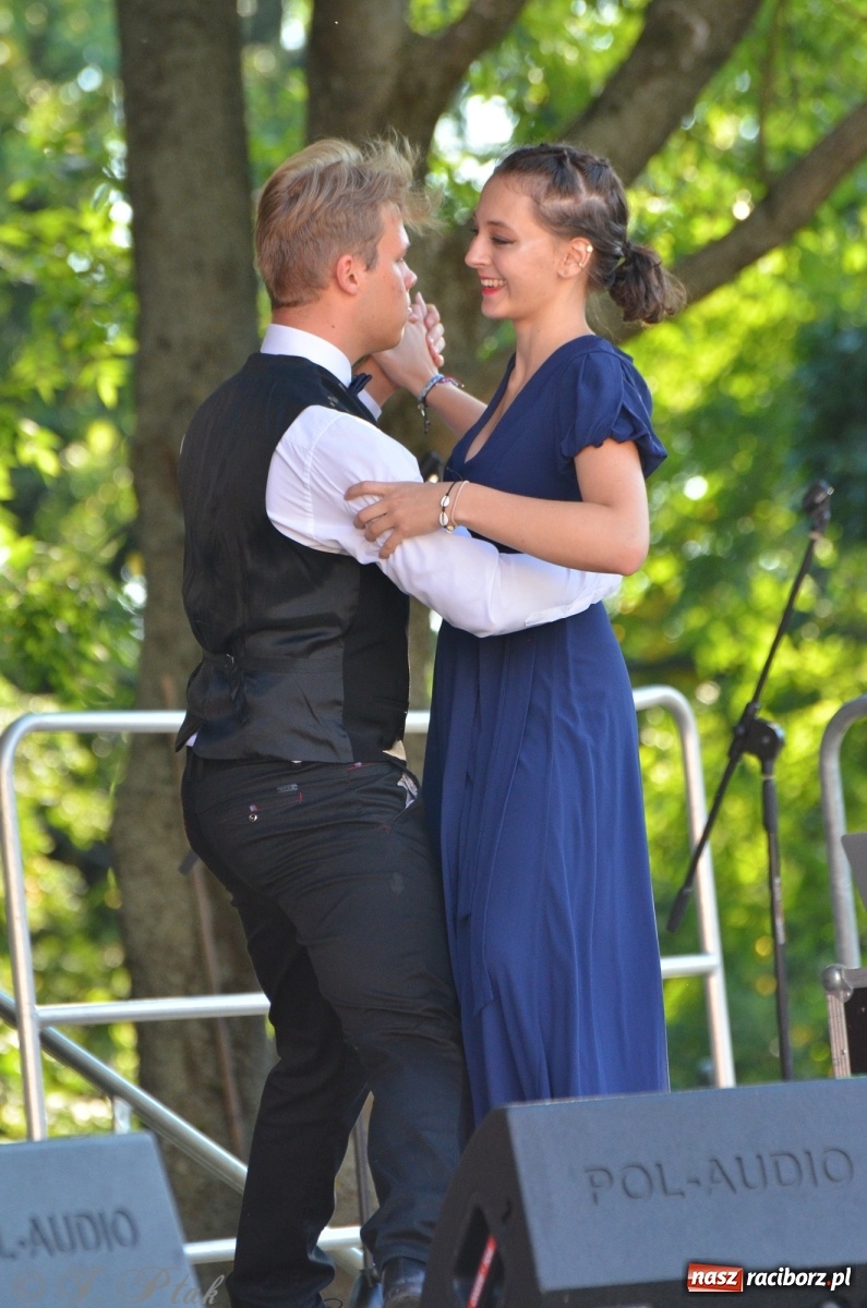 Zdjęcie w galerii na portalu naszraciborz.pl: MDK pochwalił się osiągnięciami na festynie na zamku wiadomości z regionu