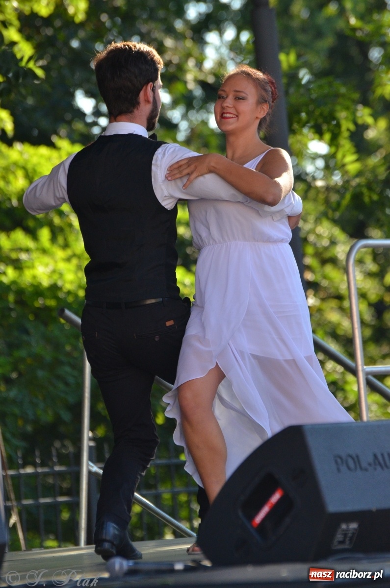 Zdjęcie w galerii na portalu naszraciborz.pl: MDK pochwalił się osiągnięciami na festynie na zamku wiadomości z regionu