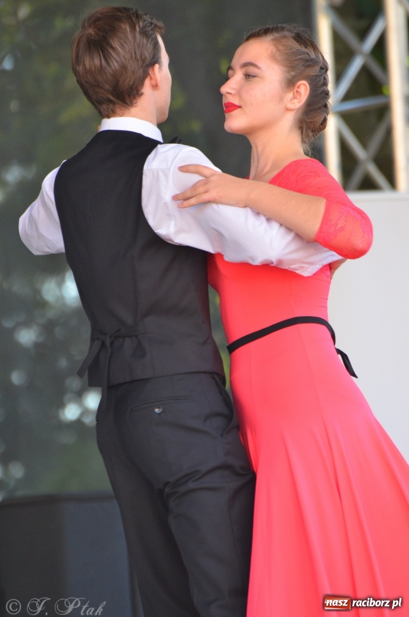 Zdjęcie w galerii na portalu naszraciborz.pl: MDK pochwalił się osiągnięciami na festynie na zamku wiadomości z regionu