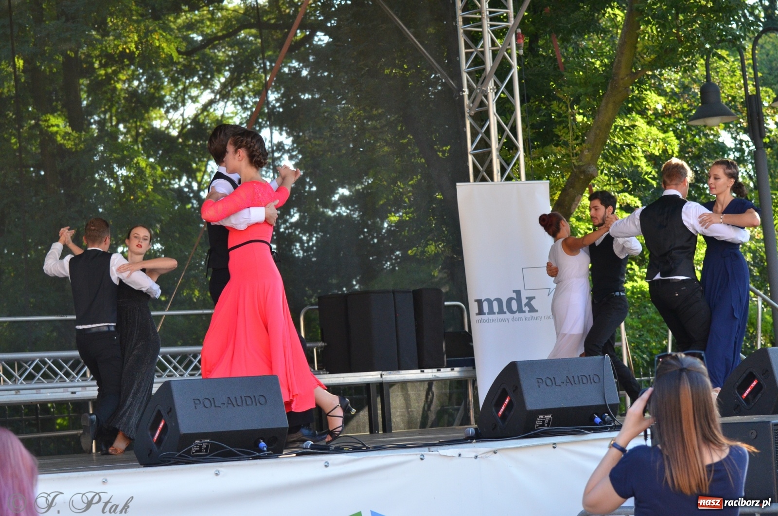 Zdjęcie w galerii na portalu naszraciborz.pl: MDK pochwalił się osiągnięciami na festynie na zamku wiadomości z regionu