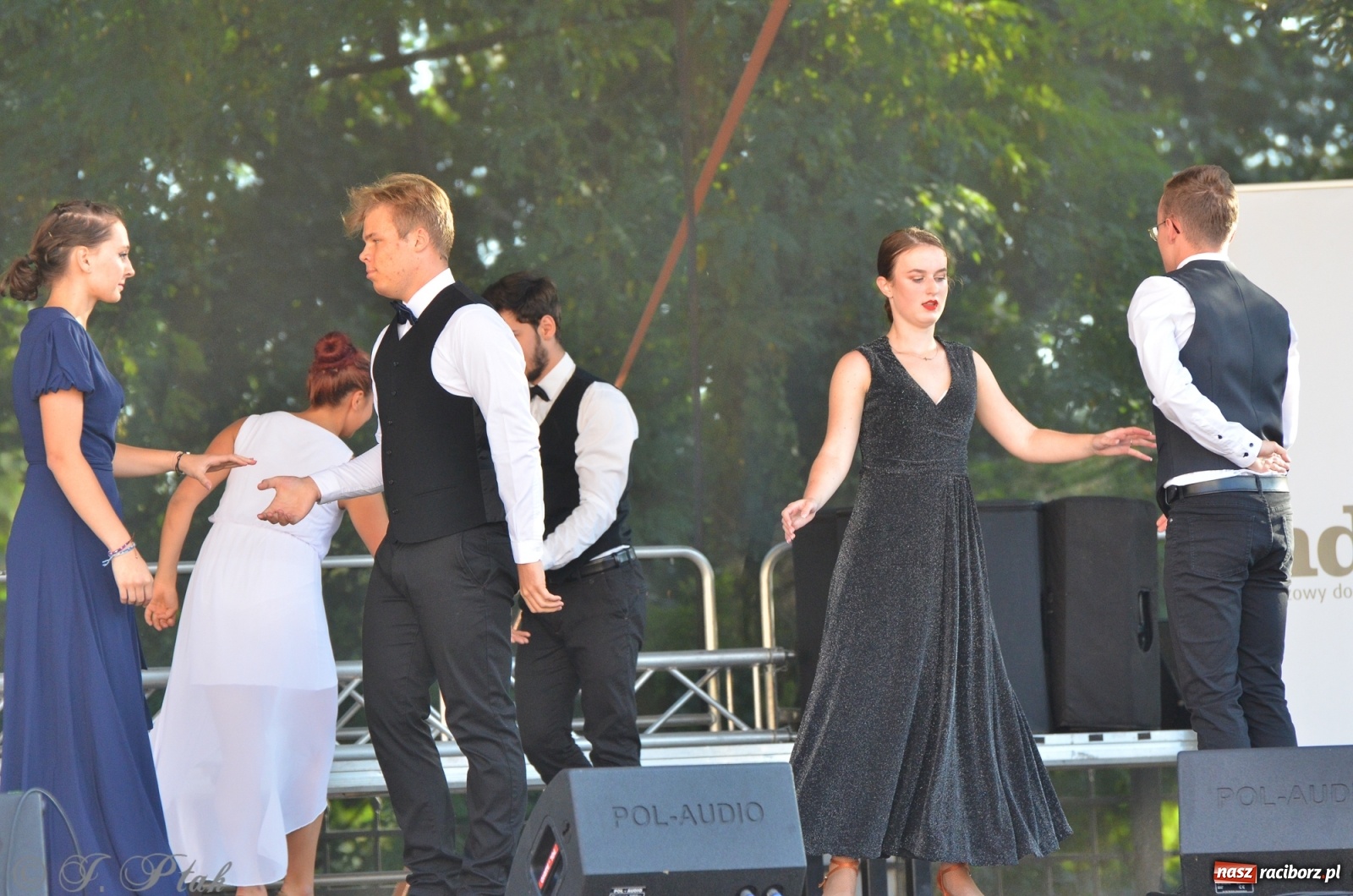 Zdjęcie w galerii na portalu naszraciborz.pl: MDK pochwalił się osiągnięciami na festynie na zamku wiadomości z regionu