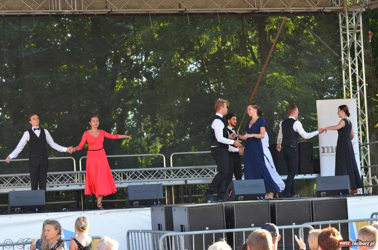 Zdjęcie w galerii na portalu naszraciborz.pl: MDK pochwalił się osiągnięciami na festynie na zamku wiadomości z regionu