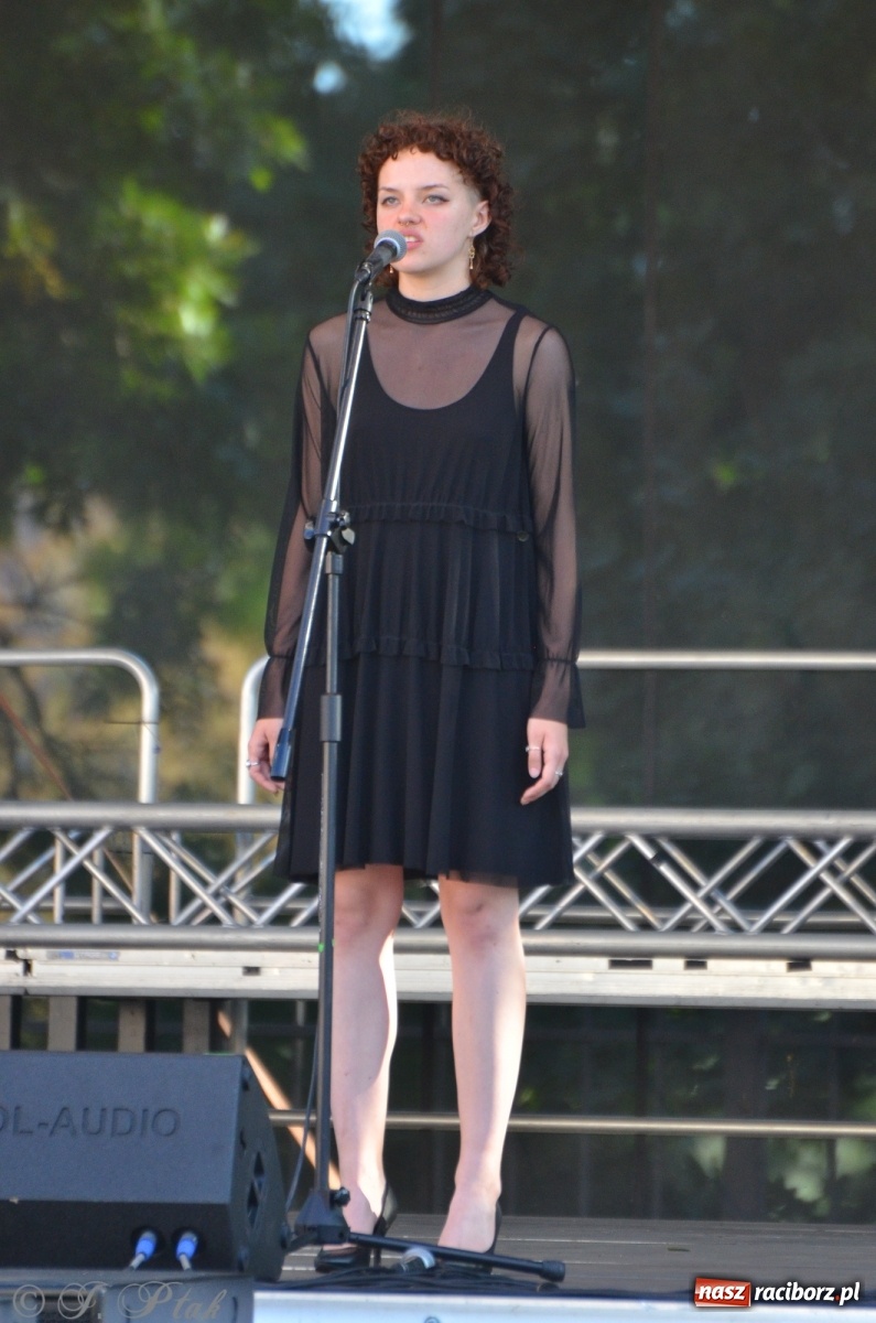 Zdjęcie w galerii na portalu naszraciborz.pl: MDK pochwalił się osiągnięciami na festynie na zamku wiadomości z regionu