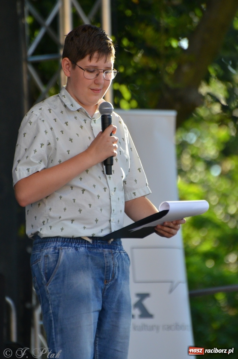 Zdjęcie w galerii na portalu naszraciborz.pl: MDK pochwalił się osiągnięciami na festynie na zamku wiadomości z regionu