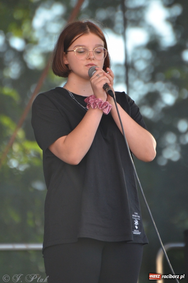 Zdjęcie w galerii na portalu naszraciborz.pl: MDK pochwalił się osiągnięciami na festynie na zamku wiadomości z regionu