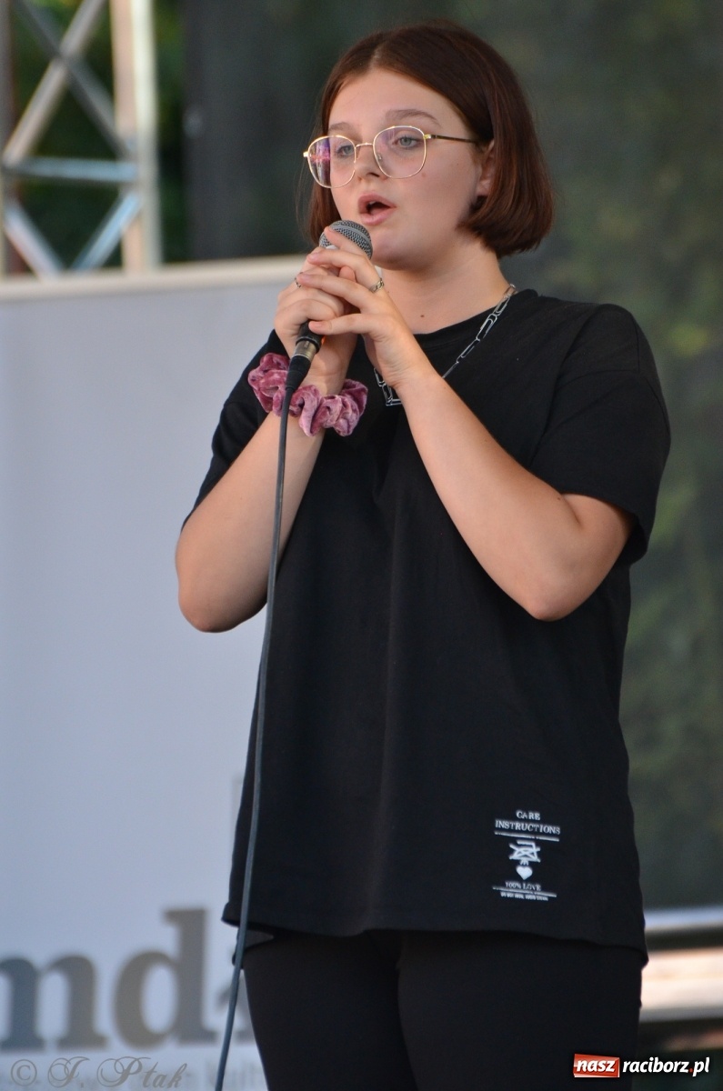 Zdjęcie w galerii na portalu naszraciborz.pl: MDK pochwalił się osiągnięciami na festynie na zamku wiadomości z regionu