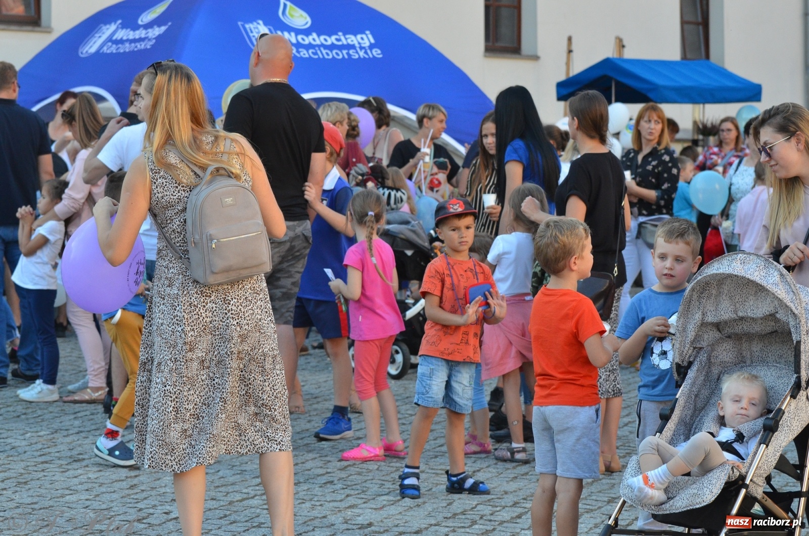 Zdjęcie w galerii na portalu naszraciborz.pl: MDK pochwalił się osiągnięciami na festynie na zamku wiadomości z regionu