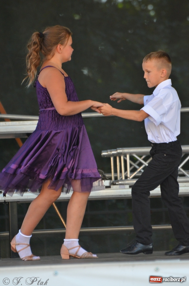 Zdjęcie w galerii na portalu naszraciborz.pl: MDK pochwalił się osiągnięciami na festynie na zamku wiadomości z regionu