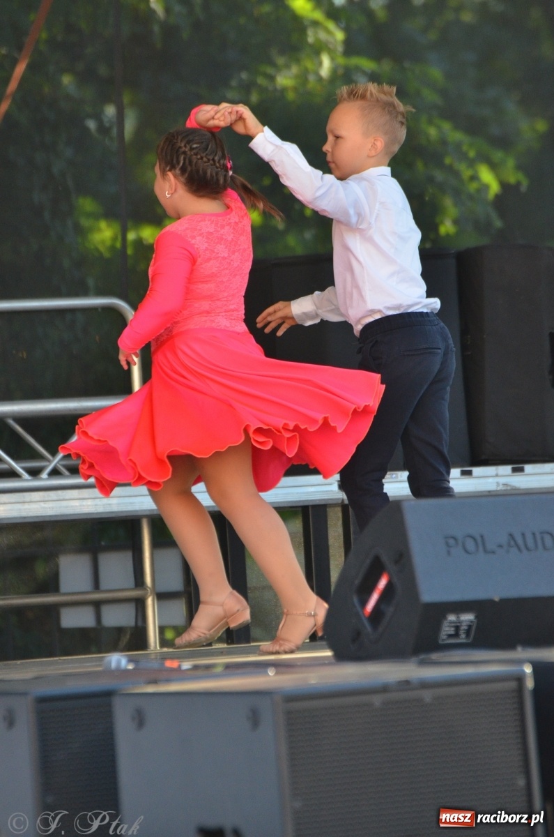 Zdjęcie w galerii na portalu naszraciborz.pl: MDK pochwalił się osiągnięciami na festynie na zamku wiadomości z regionu