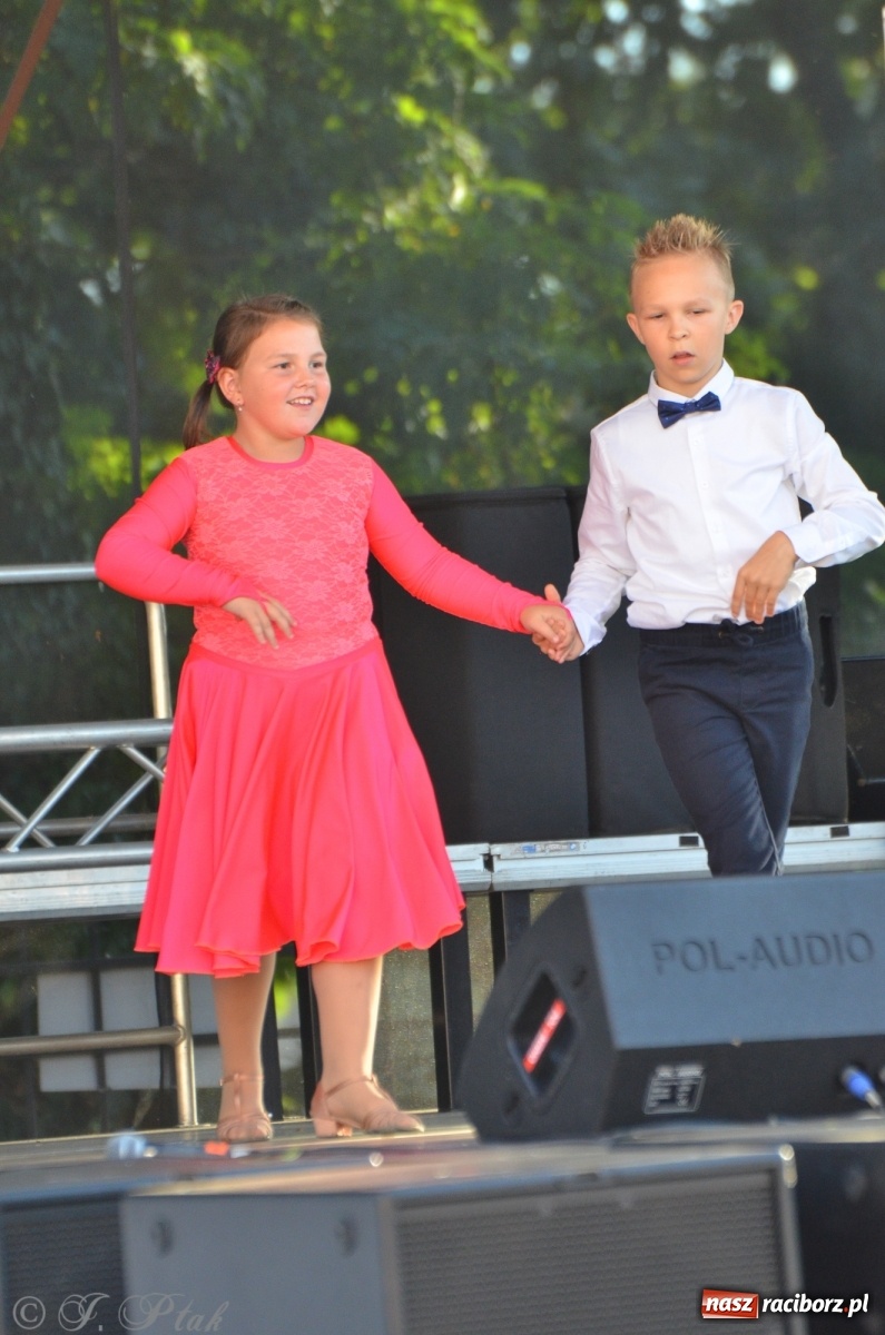 Zdjęcie w galerii na portalu naszraciborz.pl: MDK pochwalił się osiągnięciami na festynie na zamku wiadomości z regionu