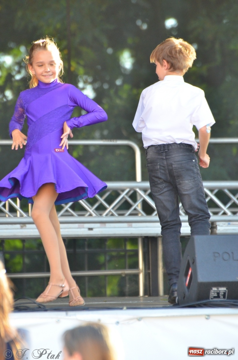 Zdjęcie w galerii na portalu naszraciborz.pl: MDK pochwalił się osiągnięciami na festynie na zamku wiadomości z regionu