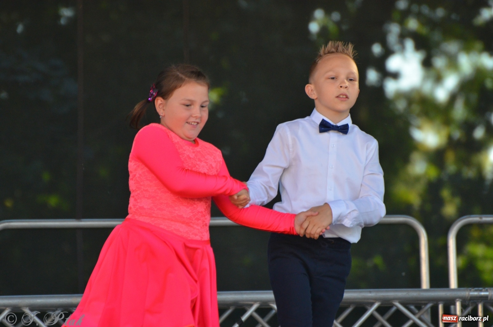 Zdjęcie w galerii na portalu naszraciborz.pl: MDK pochwalił się osiągnięciami na festynie na zamku wiadomości z regionu