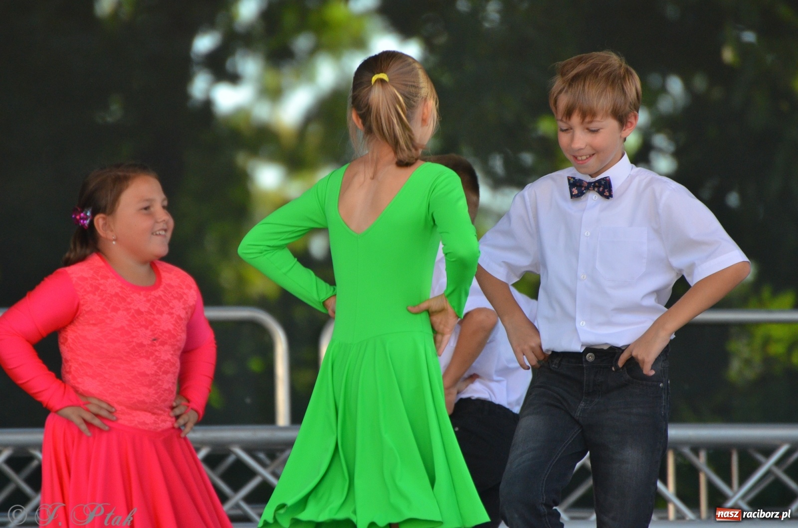 Zdjęcie w galerii na portalu naszraciborz.pl: MDK pochwalił się osiągnięciami na festynie na zamku wiadomości z regionu