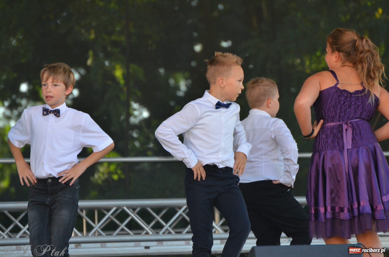 Zdjęcie w galerii na portalu naszraciborz.pl: MDK pochwalił się osiągnięciami na festynie na zamku wiadomości z regionu