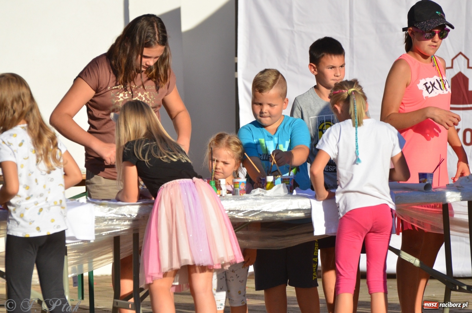 Zdjęcie w galerii na portalu naszraciborz.pl: MDK pochwalił się osiągnięciami na festynie na zamku wiadomości z regionu