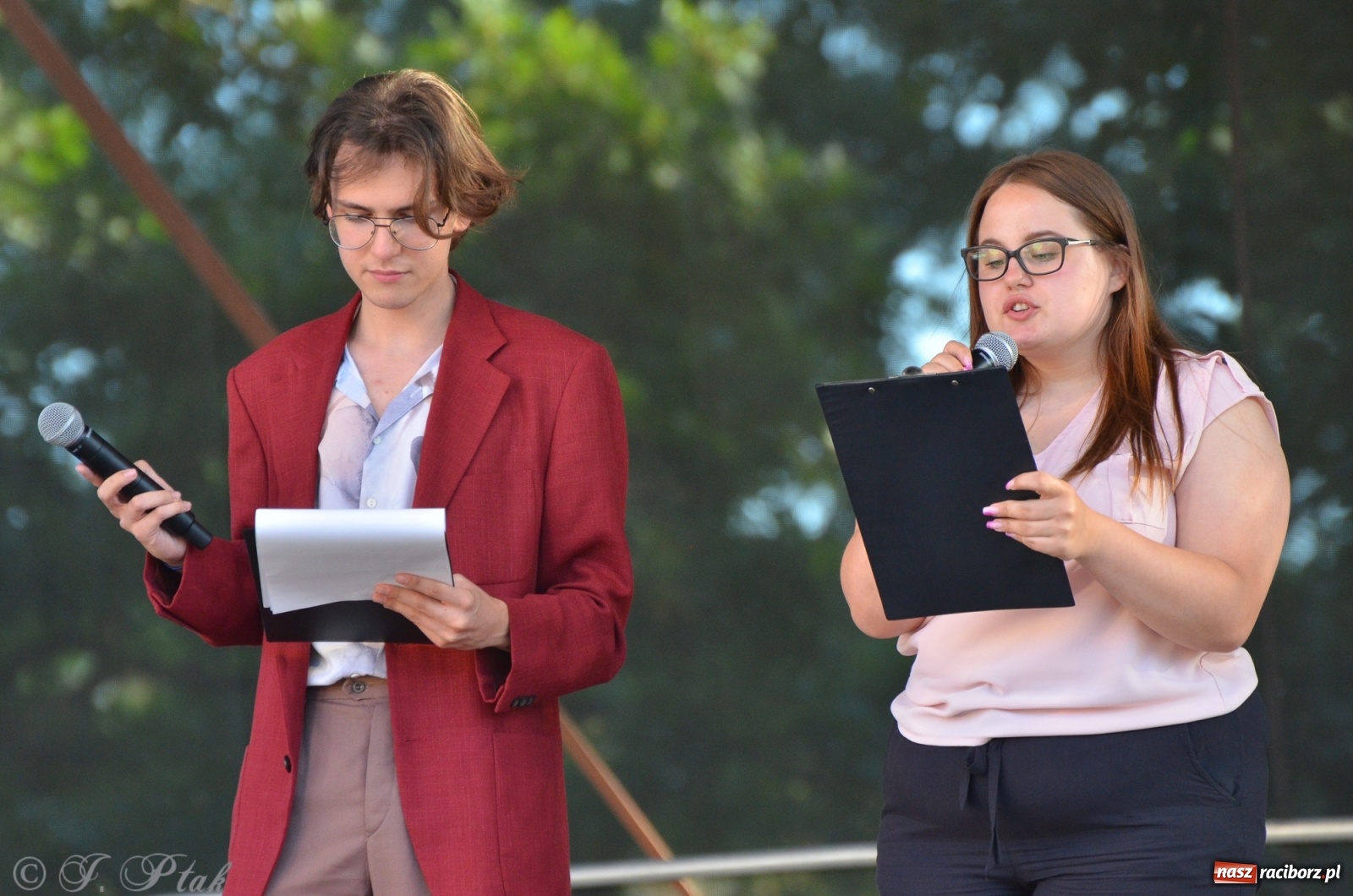 Zdjęcie w galerii na portalu naszraciborz.pl: MDK pochwalił się osiągnięciami na festynie na zamku wiadomości z regionu
