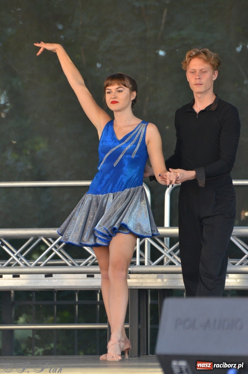 Zdjęcie w galerii na portalu naszraciborz.pl: MDK pochwalił się osiągnięciami na festynie na zamku wiadomości z regionu