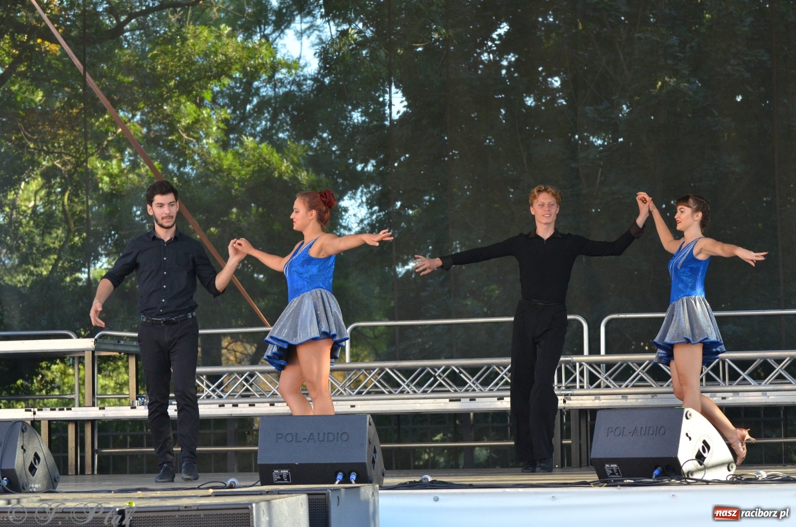 Zdjęcie w galerii na portalu naszraciborz.pl: MDK pochwalił się osiągnięciami na festynie na zamku wiadomości z regionu