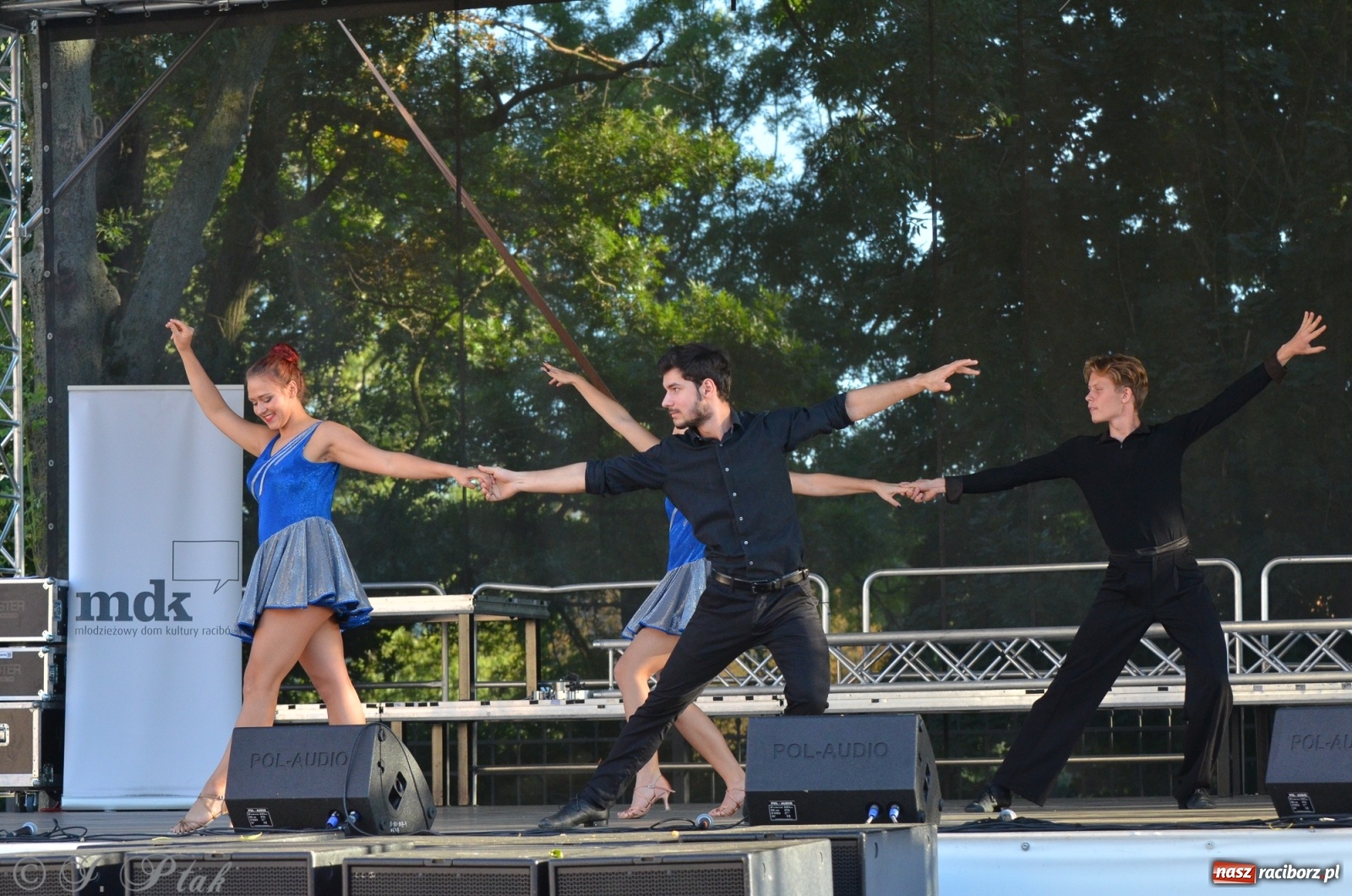Zdjęcie w galerii na portalu naszraciborz.pl: MDK pochwalił się osiągnięciami na festynie na zamku wiadomości z regionu
