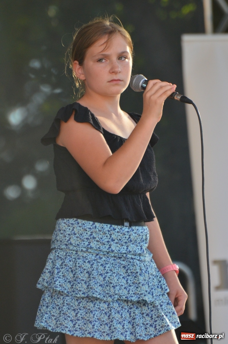 Zdjęcie w galerii na portalu naszraciborz.pl: MDK pochwalił się osiągnięciami na festynie na zamku wiadomości z regionu