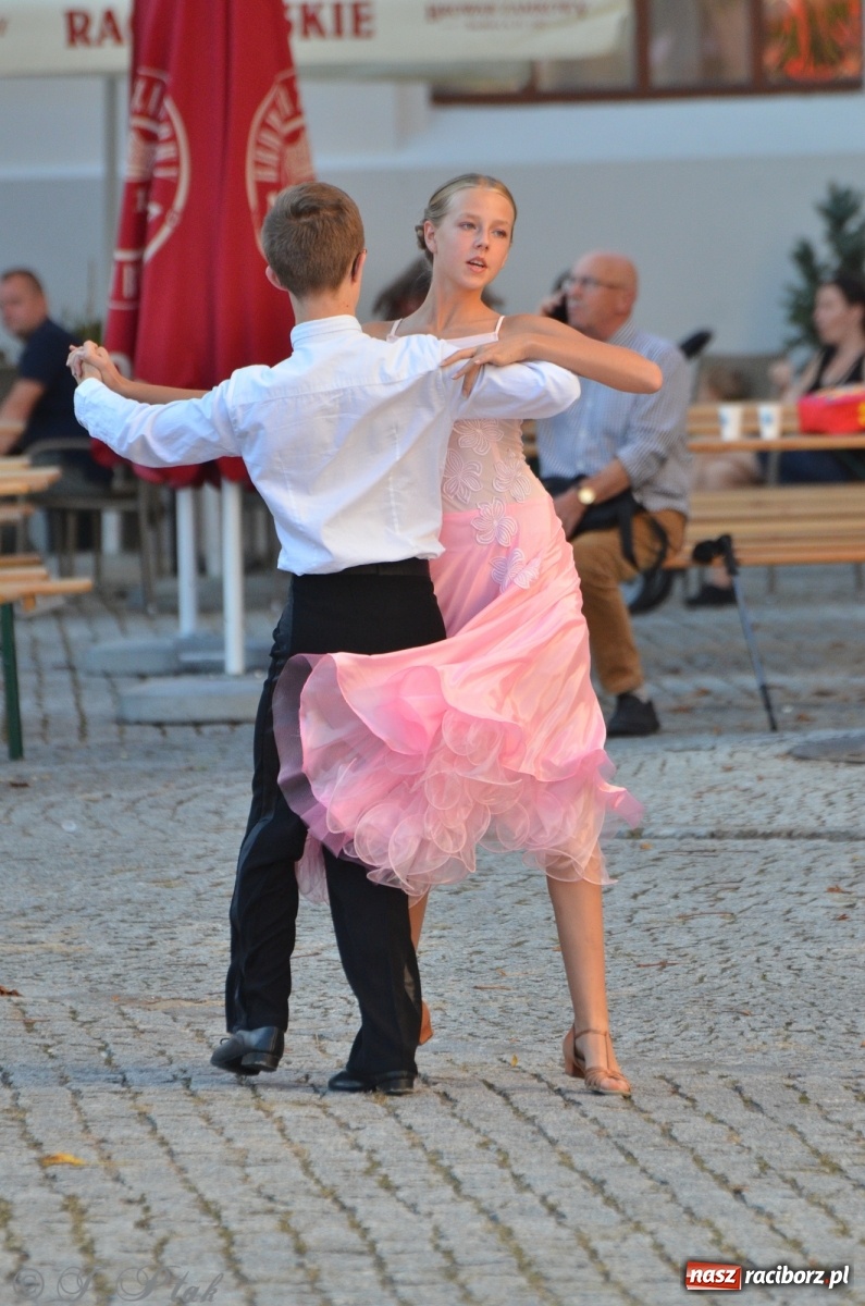 Zdjęcie w galerii na portalu naszraciborz.pl: MDK pochwalił się osiągnięciami na festynie na zamku wiadomości z regionu
