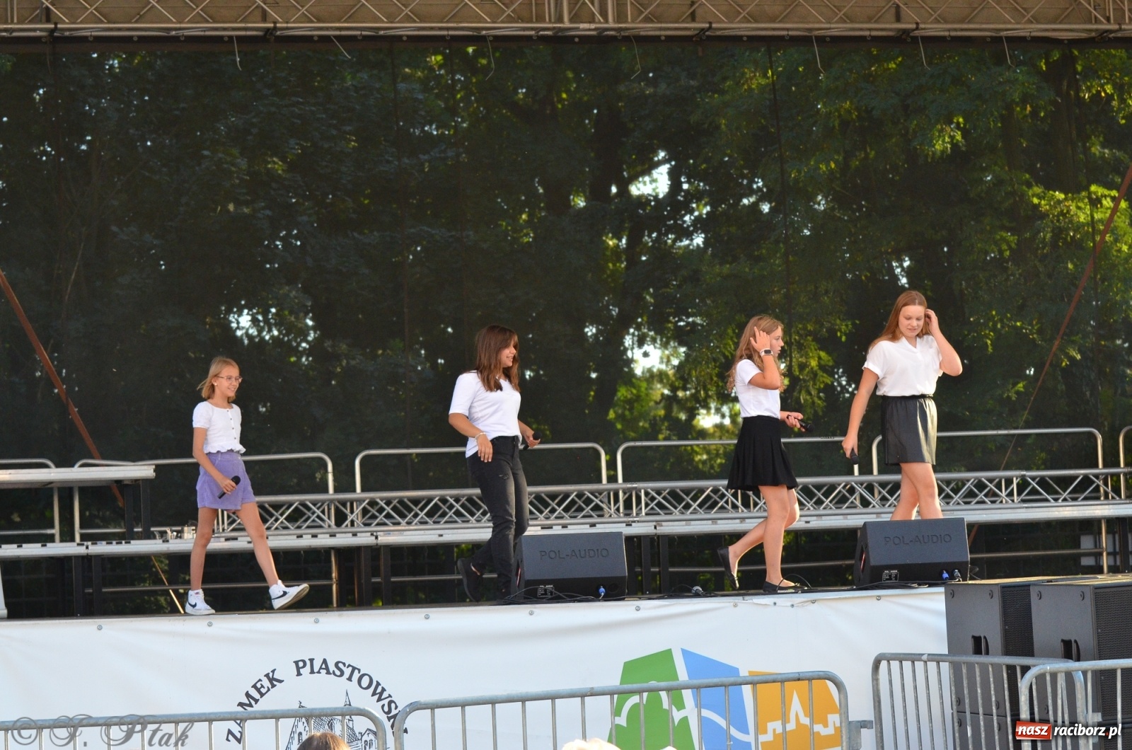 Zdjęcie w galerii na portalu naszraciborz.pl: MDK pochwalił się osiągnięciami na festynie na zamku wiadomości z regionu